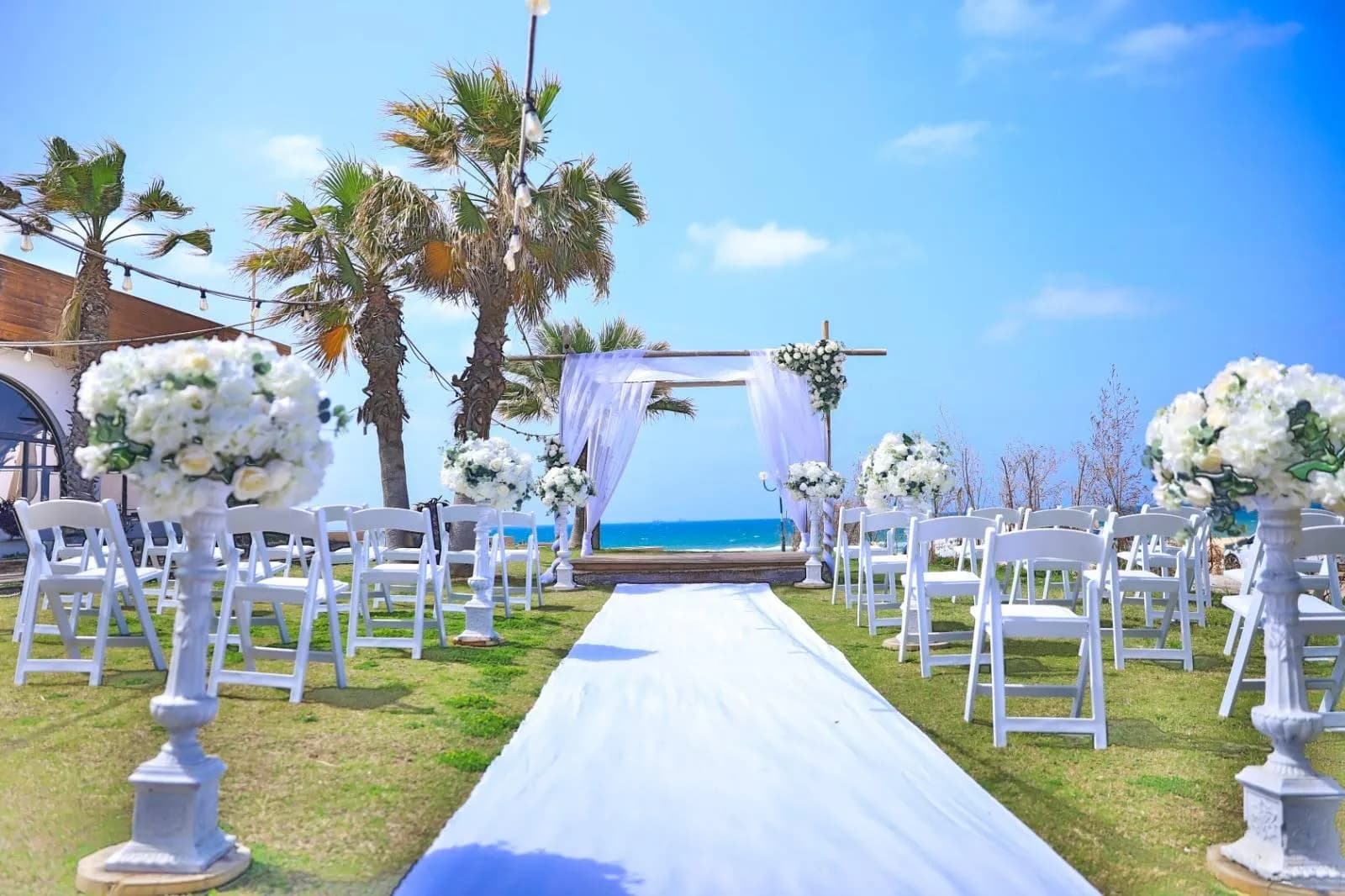 טירה אירועים על הים